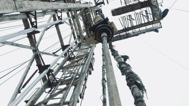 Drill pipe rotating in the rotary table for Oil Drilling Rig - Oilfield Industry