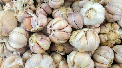 garlic on the basket in the market