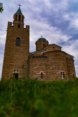 Obraz premium Tsarevets - church above the palace ruins.