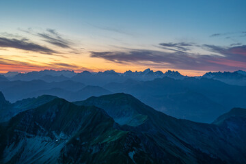 Fototapeta na wymiar sunrise over mountains