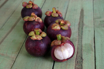 Fresh Mangosteen with mangosteen skin. Known as full vitamin fruit