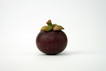 Fresh Mangosteen with mangosteen skin. Known as full vitamin fruit