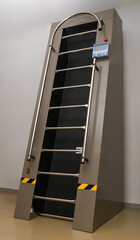 Automatic ladder simulator for training firefighters