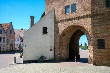 Foto auf Acrylglas     HISTRORICAL CITY GATE     Historische stadspoort, de Vischpoort, in de stadsmuur van het vestingstadje Harderwijk. © Holland-PhotostockNL