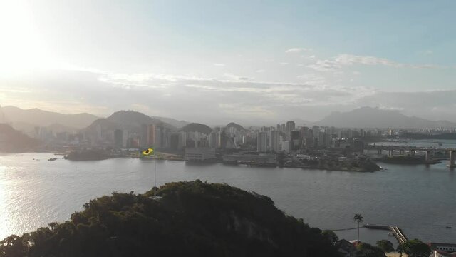 Ba&iacute;a de Vit&oacute;ria e 3&ordf; ponte vista de Vila Velha no por do sol. 
