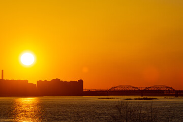 Fototapeta na wymiar beautiful sunset on the River Volga. Nizhny Novgorod