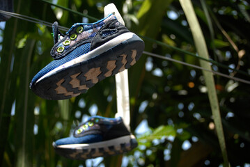 Mano de hombre latino trabajando en  Construcción 