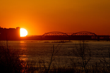 Fototapeta na wymiar beautiful sunset on the River Volga. Nizhny Novgorod