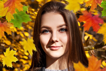 Naklejka na ściany i meble Young woman posing on the autumn park background.