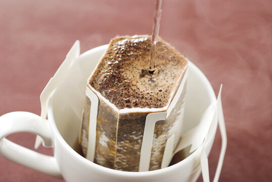 コーヒー注ぎイメージ