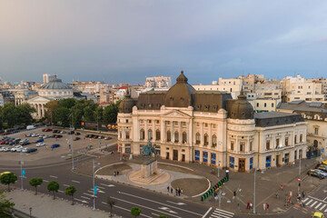 Fototapeta Aerial view of a beautiful view of the building of the Central University Library with equestrian monument to King Karol I in front of him in Bucharest, Romania obraz