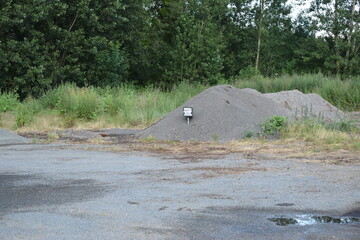 Boite aux lettres dans les gravillons