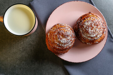 Cinnamon and coconut lemon buns
