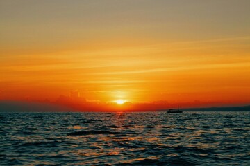 Obraz premium sunset over the sea