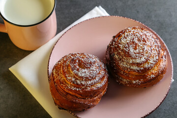Cinnamon and coconut lemon buns