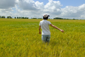  happy woman in the field