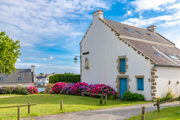 Fototapeta na wymiar Saint-Cado in Brittany, traditional houses in the village