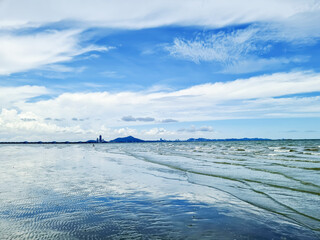 Fototapeta na wymiar Blue sky and beach by the sea on low tide day