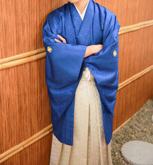 袴を着た成人男性