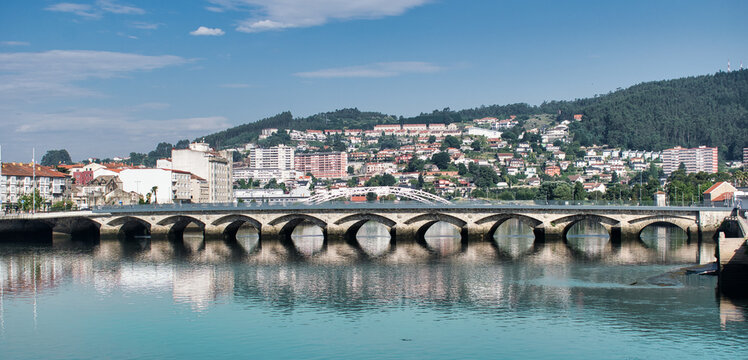 Puente do Brugo sobre el r&iacute;o L&eacute;rez en la ciudad de Pontevedra, Espa&ntilde;a