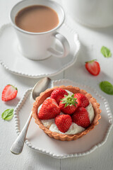 Homemade mini tart with strawberries and mint.