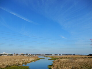 青空と川