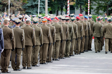 Promocja na stopień oficerski w wojsku polskim akademia wojsk lądowych wrocław.  - obrazy, fototapety, plakaty