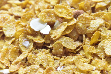Cornflakes with fragrant almonds that can be easily eaten with milk
