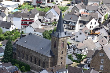 Fototapeta na wymiar Kirche in Dernau an der Ahr von oben, eine Woche vor der Flut