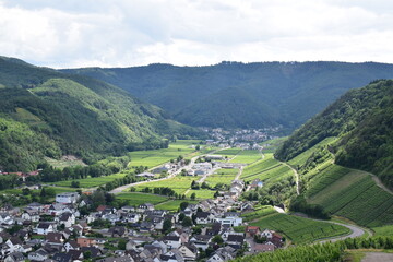 Dernau und Rech von oben, eine Woche vor der Flut