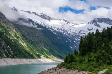 Fototapeta na wymiar Schlegeis Stausee mit Gletscher im Hintergrund, Tuxer ASlpen, Zillertal, Tirol, Österreich im Sommer