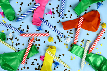 Obraz premium Birthday holiday decor on a blue background. A festive mockup.
