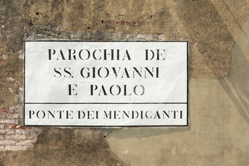 signage ponte dei Mendicanti - bridge of the business man - at the church San Giovanni