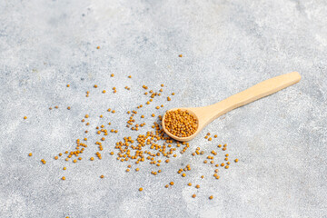 Organic mustard seeds in a small bowl.