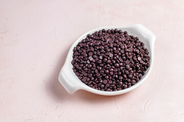 Many delicious milk chocolate chips.