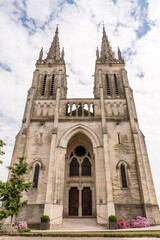 Fototapeta na wymiar Église du sacré coeur à Bourbon Lancy
