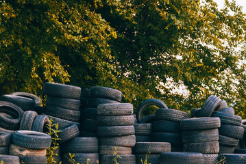 Photo of a pile of old tyres outdoor, used tyres, garbage © Vulp