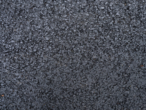 Du goudron neuf sur une route