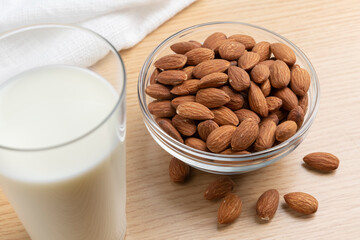 アーモンドミルク