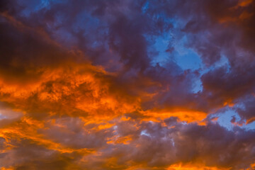 Fototapeta na wymiar dramatic sunset sky