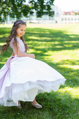 Fototapeta premium portrait of a girl in the park