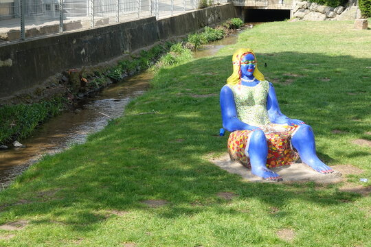 Skulptur Stuhlriesin in Ober-Roden