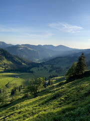 Fototapeta na wymiar Wandern auf die Lütispitz im Alpstein Schweiz