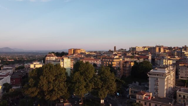 Veduta aerea del centro storico di Velletri, a poca distanza da Roma.
