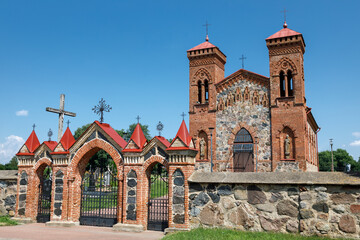 Rectangular plan, two-tower church with Neo-Gothic features of the Romantic period fence stone masonry.