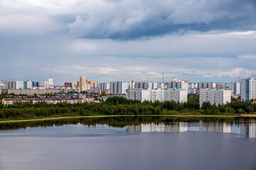 Fototapeta na wymiar Beautiful view of the lake and urban jungle in Nizhnevartovsk, Russia