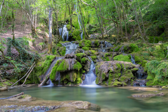 Cascada de la Tober&iacute;a (Andoin, Alava - Espa&ntilde;a).