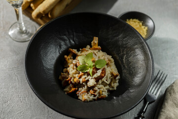 chanterelle risotto in a black plate