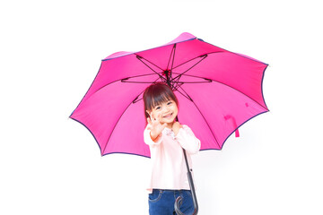 傘をさす子ども