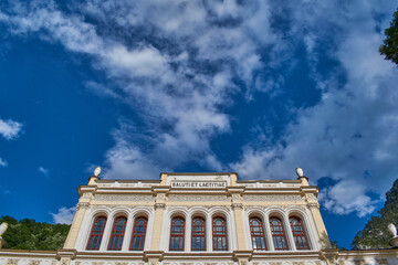 Obraz premium Wide angle view of Baile Herculane Casino with blue sky in background
